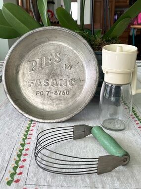 Vintage Baking Bundle Pies by Fasario Vintage Pie Pan